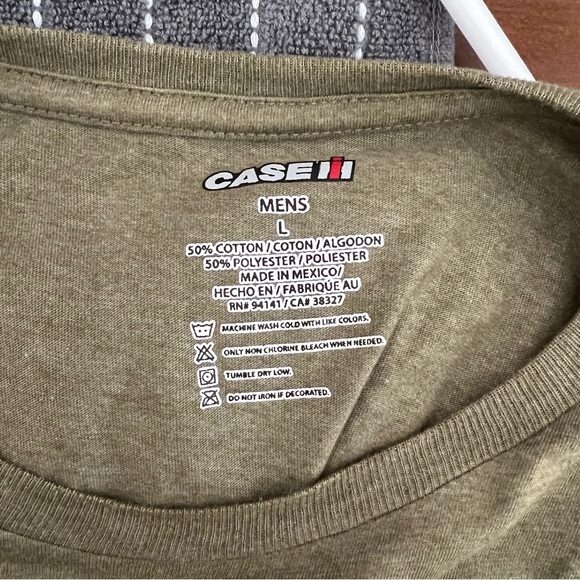 Case IH Farmall Men's Graphic Short Sleeve Shirt Size Large - Picture 4 of 4